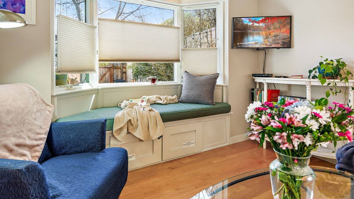 Historic Railroad District House | Hanna's House | 1 block to downtown!