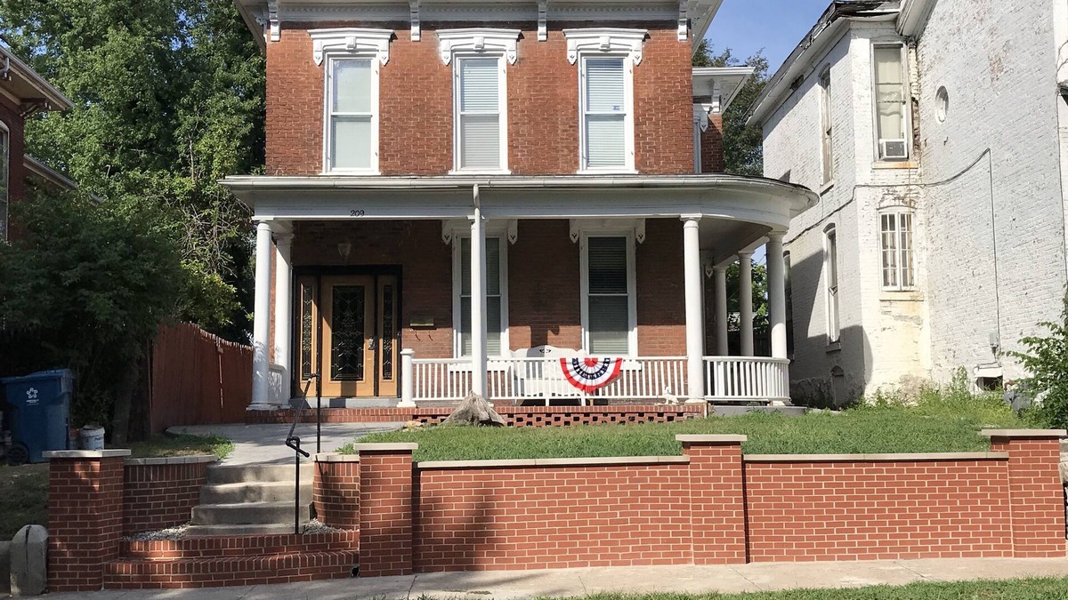 Hannibal House | Hannibal House ~ Walking Distance From Historic District