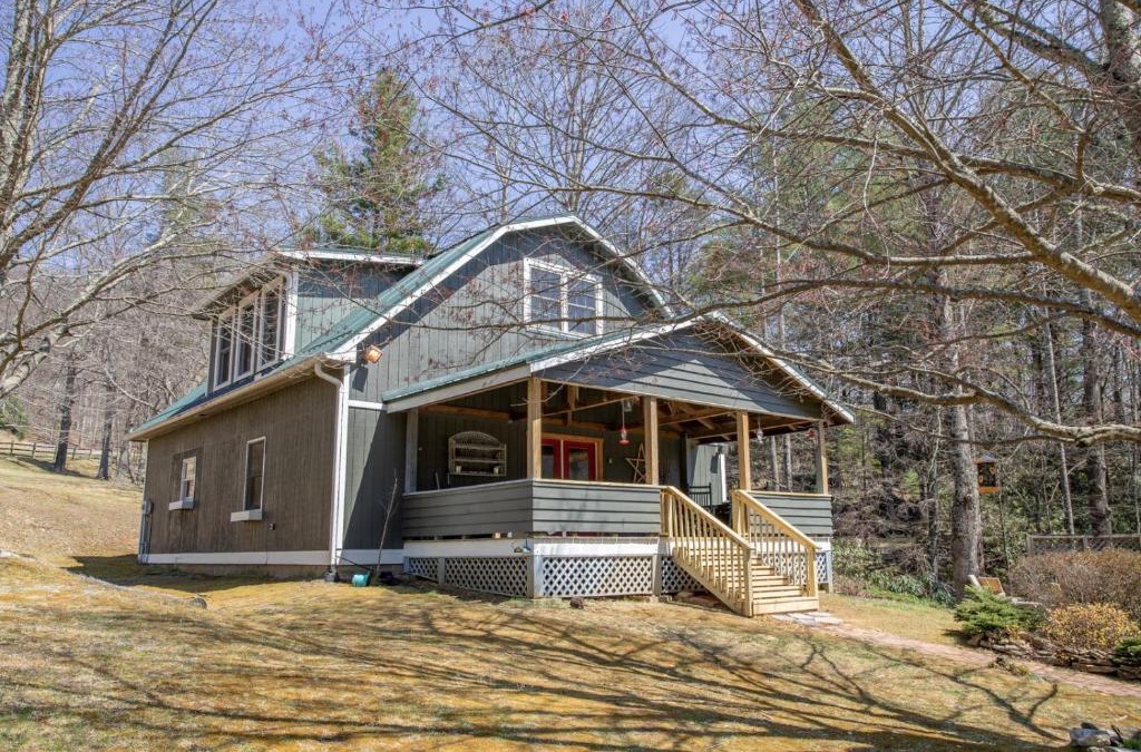 Apple Ridge House | Happy Apple