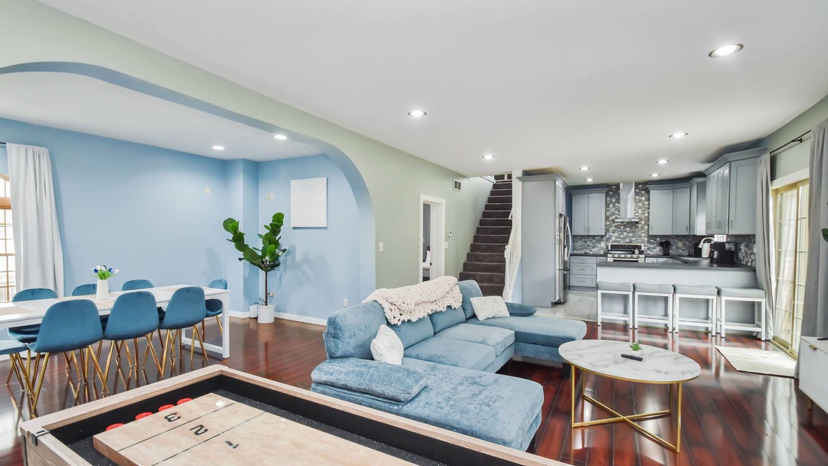 Peoria Heights House | Happy at the Heights: 3+BRs/3BA