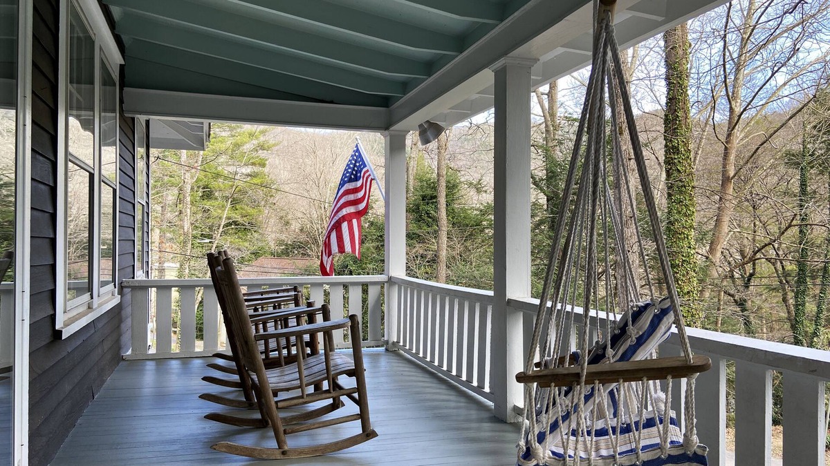 Montreat House | Happy Clan Cottage - Updated 1921 Montreat Cottage