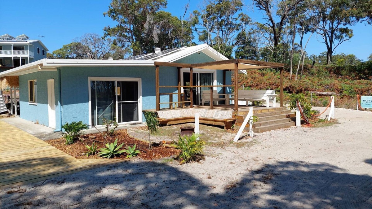 Brisbane Waterfront House | Happy Days On The Beach at Bulwer