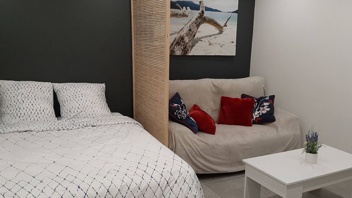 Lunel Bed & Breakfast | Happy Home For You Lunel: Divine Rock, a cocooning place to relax.