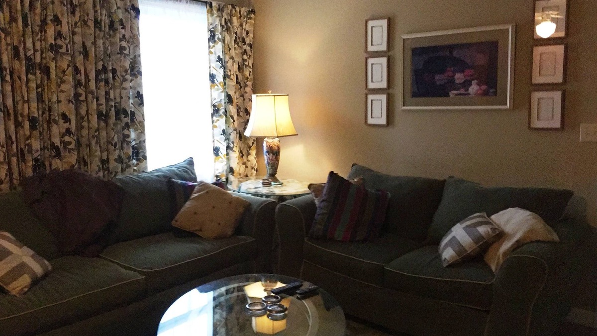 Lynn House | Happy Home Guest Suite- 12 minutes to TIEC and other equestrian venues