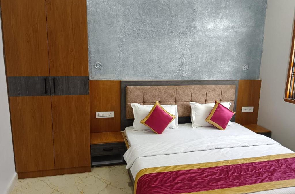 Mahmoorganj House | Happy Homes - Entire 2BHK Flat