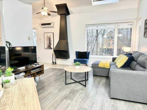 Beaupre Apartment | HAPPY HOUR - Condo Water Park