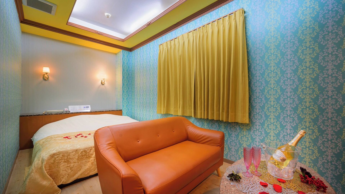Showa Hotel | Happy Kiss - Adults Only