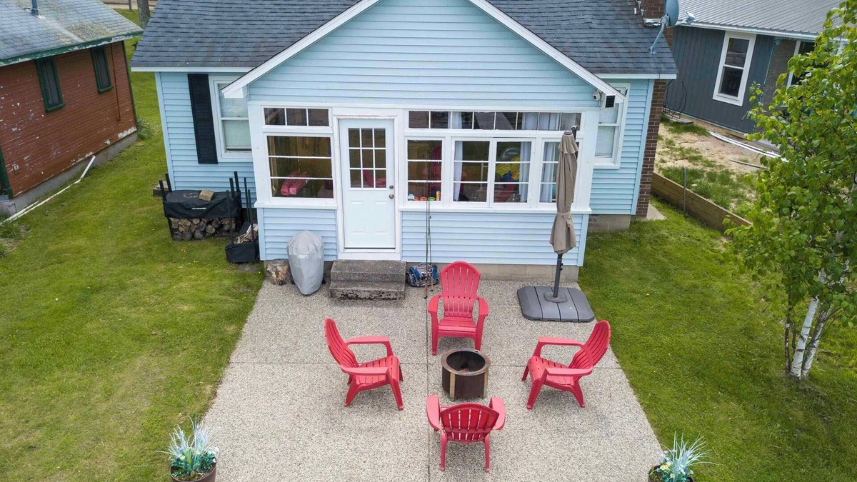 Lupton Cottage | HAPPY MEMORIES ON HENDERSON LAKE! Hunt, Fish, Relax, ENJOY!