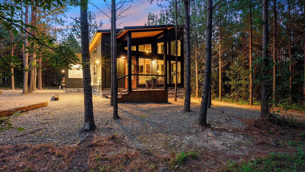 Pickens Cabin | Happy Moon/Couples Cabin Nestled in the Woods