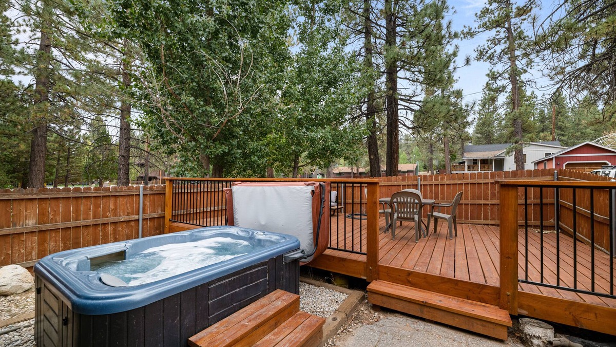 Patton Cabin | Happy on the Lake - Walk to Lake, Hot Tub, Fenced Yard, Pet Friendly