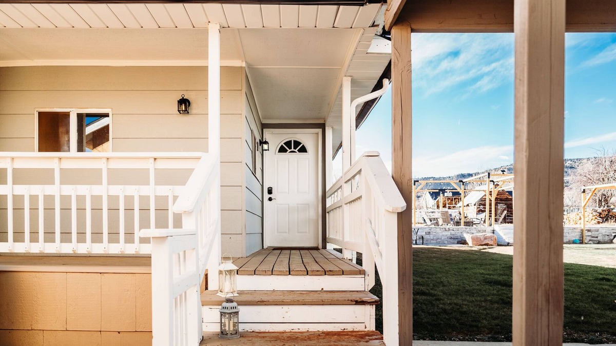 Tropic Bed & Breakfast | Happy Trails Bed and Breakfast