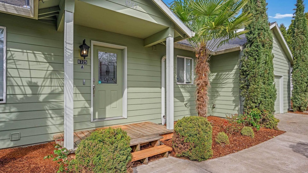 Lents House | Happy Valley Home + Hot Tub, Game Room, 8 beds!