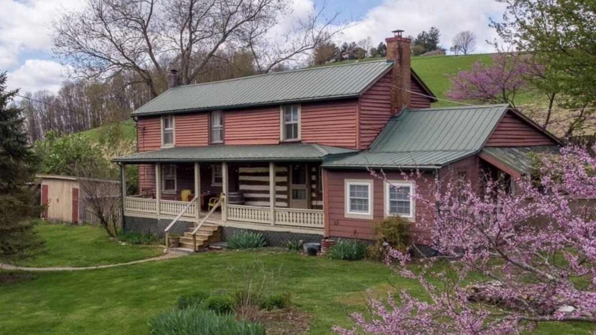 Spottswood Cabin | Happy Valley Log Cabin Farmhouse Shenandoah Valley