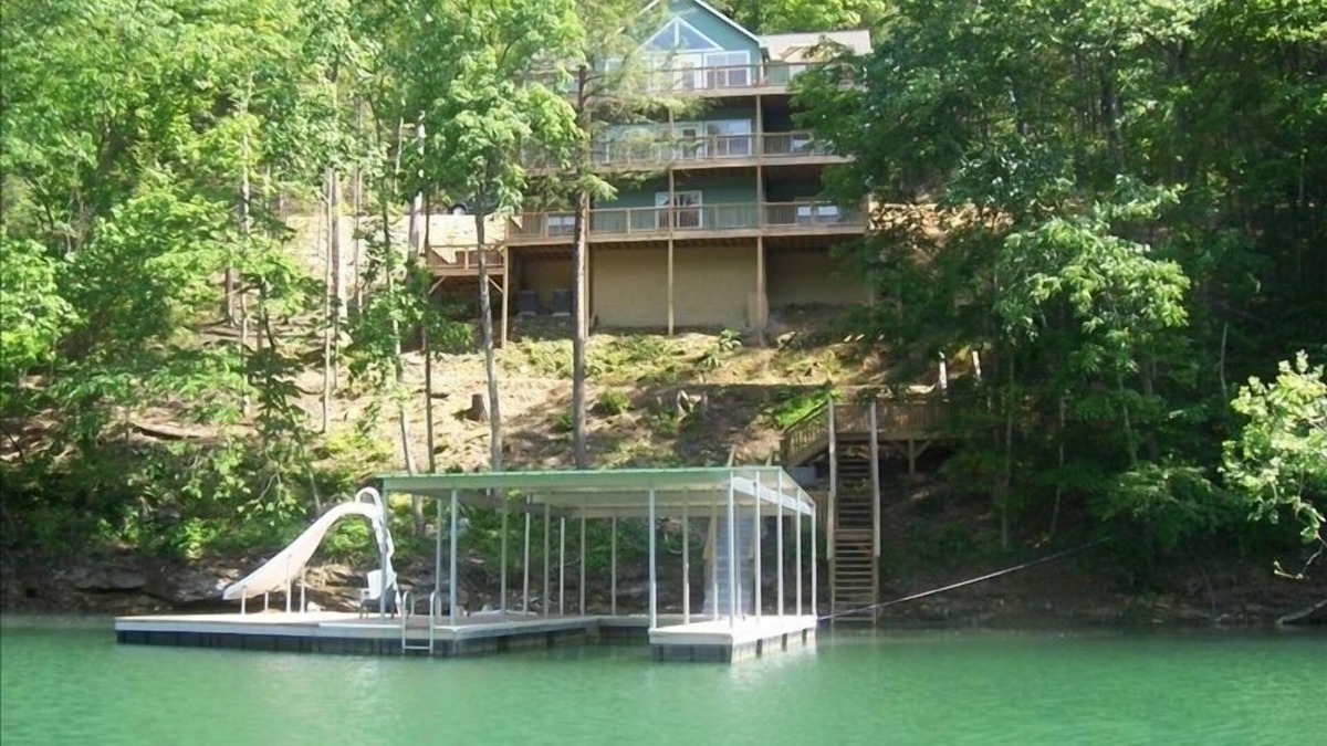 Lakeside Estates House | 'Happyhour', Norris Lake, Cov Dock w/slide, by Deerfield, Lg Fire Pit, sleeps 30