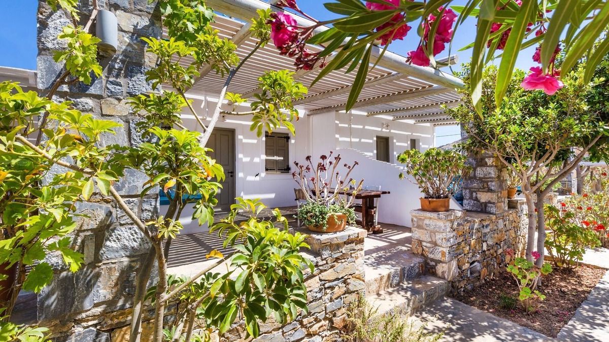 Schoinousa House | Harama Hotel - Deluxe triple room with sea view