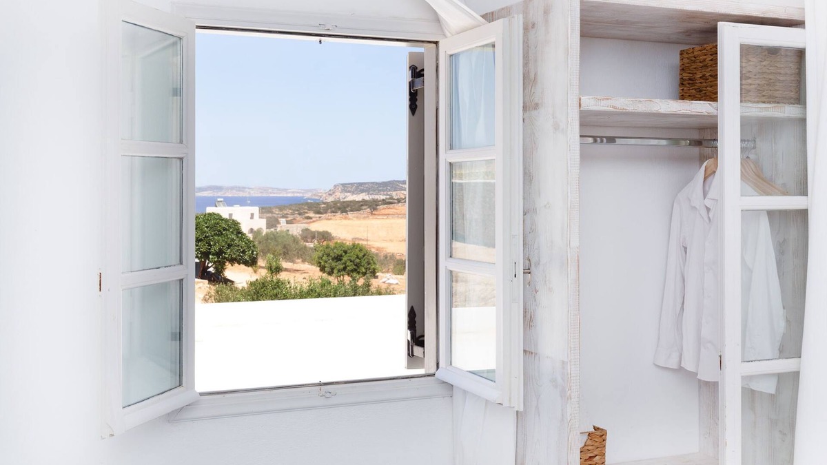 Schinoussa Town House | Harama Hotel-Twin room with balcony and sea view