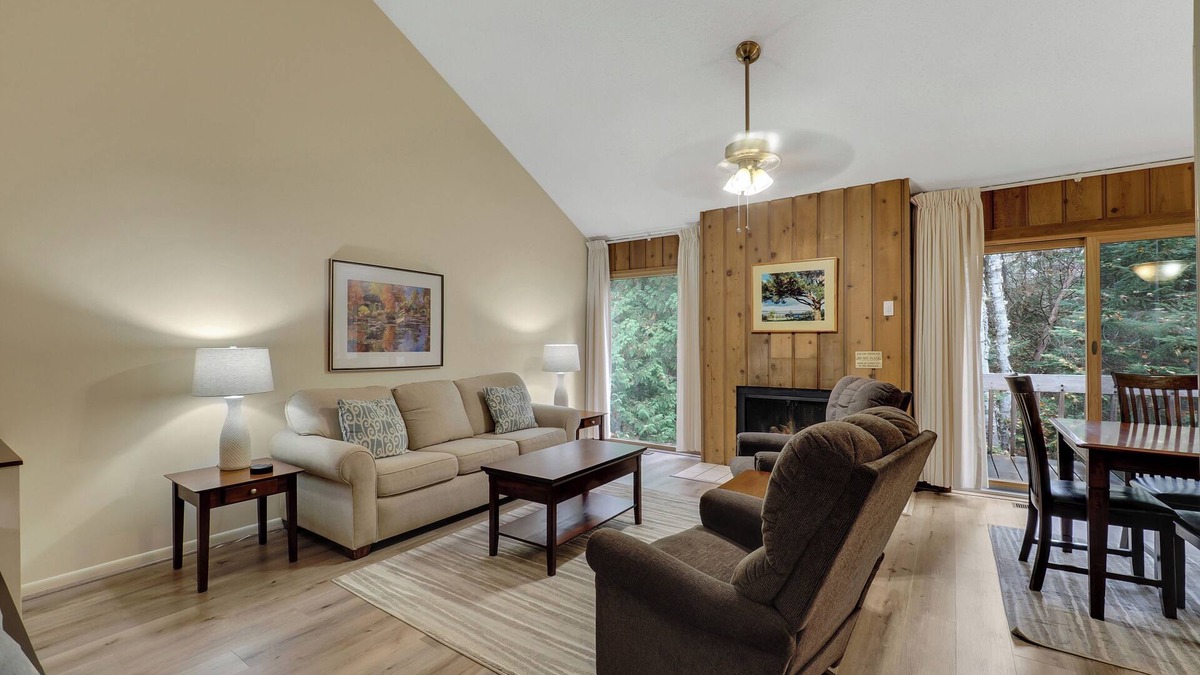 Menonaqua Beach Condo | Harbor Cove #11, Near Skiing, Golf & Downtown