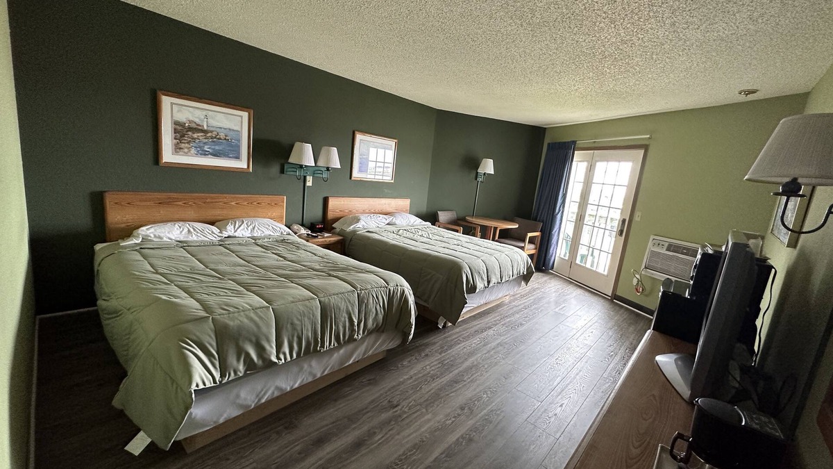 Kewaunee Hotel | Harbor Lights Lodge