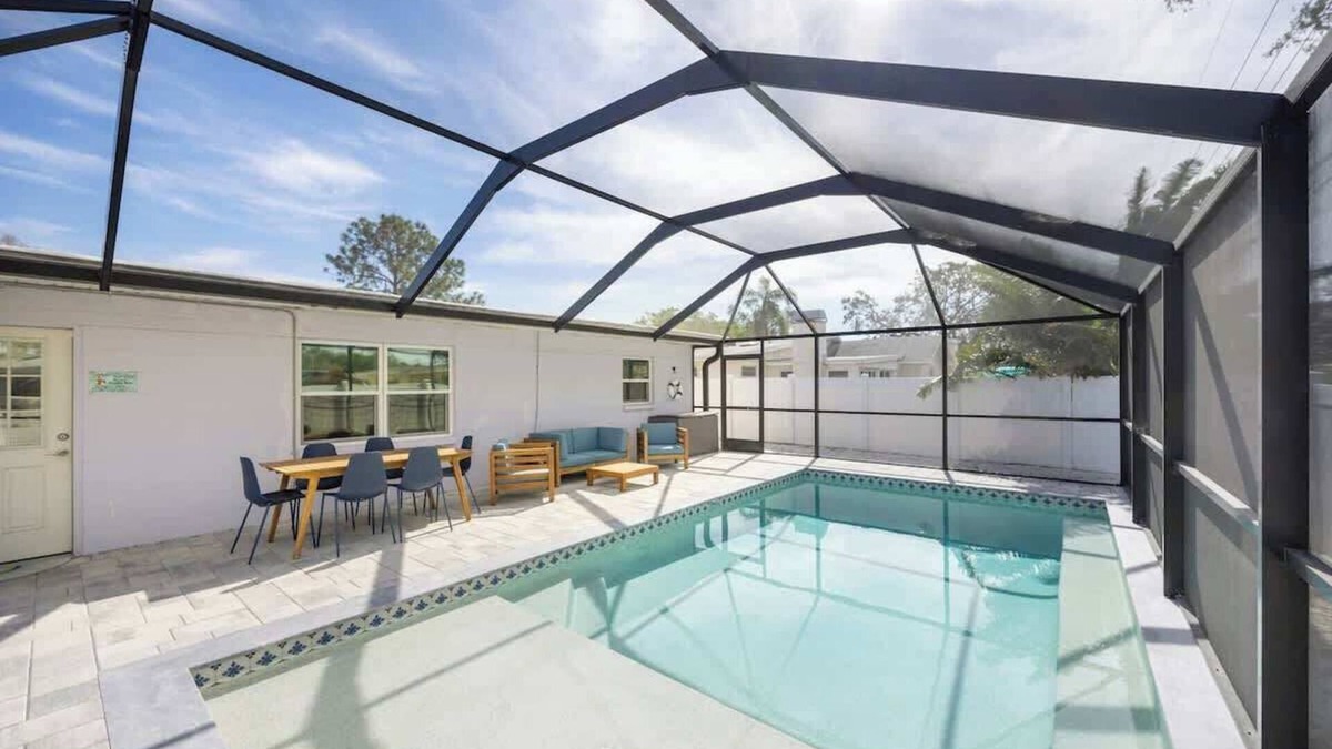 Largo House | Harbor Retreat Family Oasis w/Heated Pool, Games & Dining for 10 Near Beaches