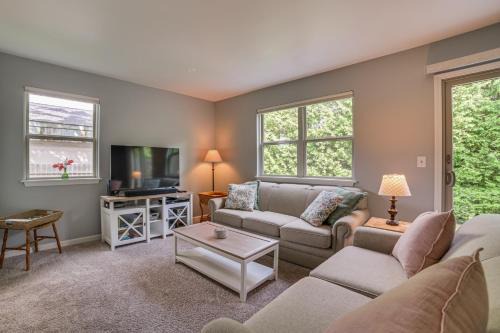 Harbor Springs House | Harbor Springs Winter Retreat about 6 Mi to Skiing!