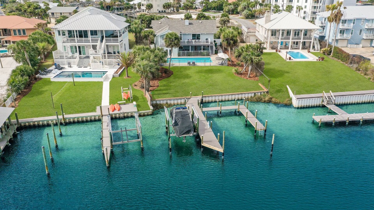 Holiday Isle House | Harborside by AvantStay | Expansive Destin Retreat