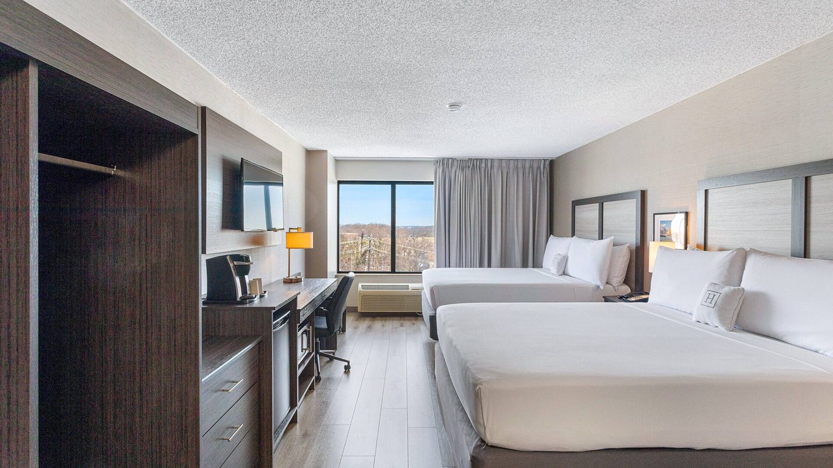 Oxon Hill Hotel | Harborside Hotel