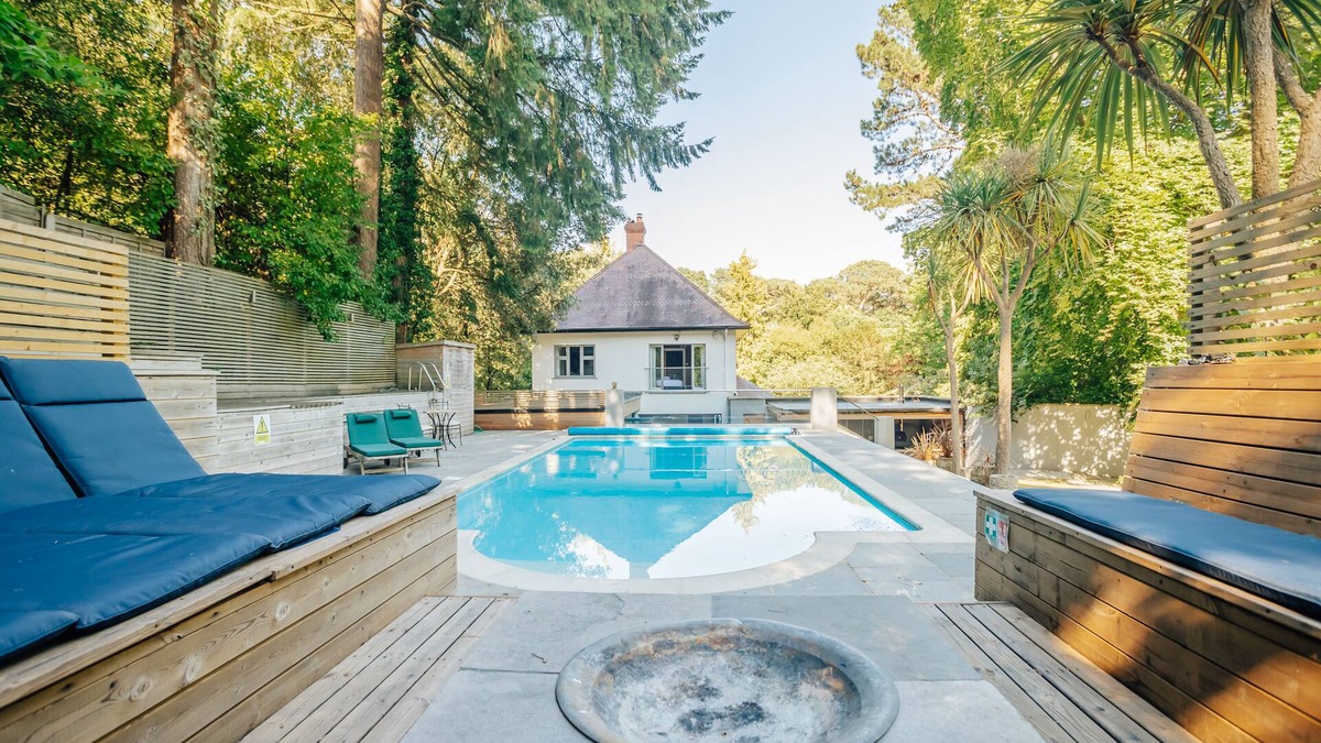 Canford Cliffs House | Harbour Escapes | Prestigious 5 bedroom House with Garden, Pool, Outdoor Kitchen