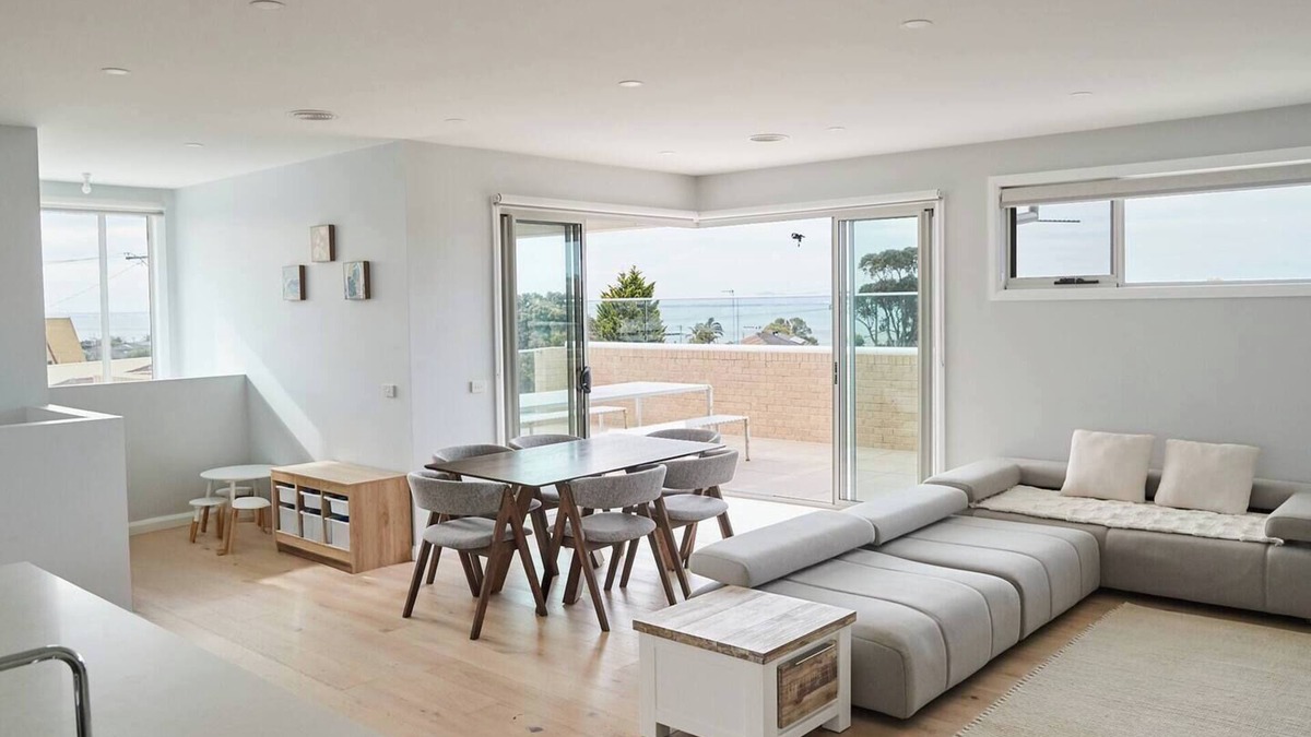 Clifton Springs House | Harbour Horizons Balcony BBQs and Calm Water Views