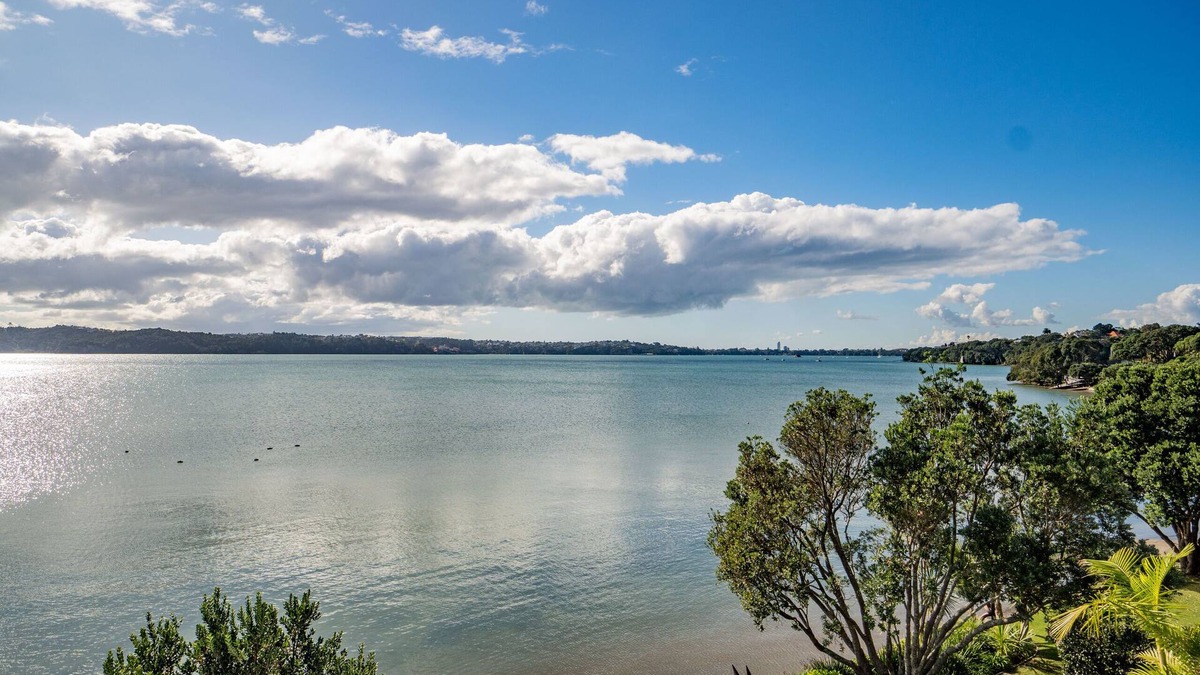 Auckland House | Harbour View - Westmere Holiday Apartment