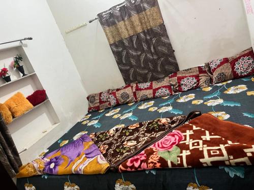 Shri Madhopur House | Hardik Guest House & General Store