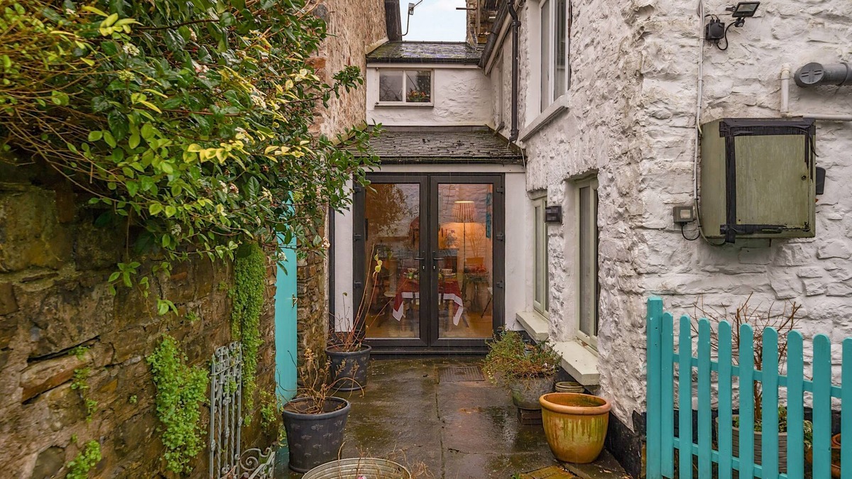 Bampton House | Harebell House - sleeps 4 guests in 2 bedrooms