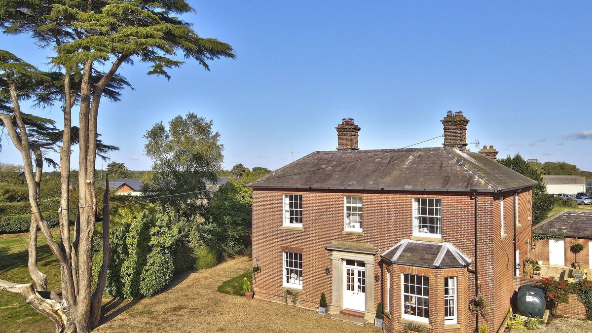 Ipswich Cottage | Harkstead Hall By Group Retreats - sleeps 20 guests in 6 bedrooms