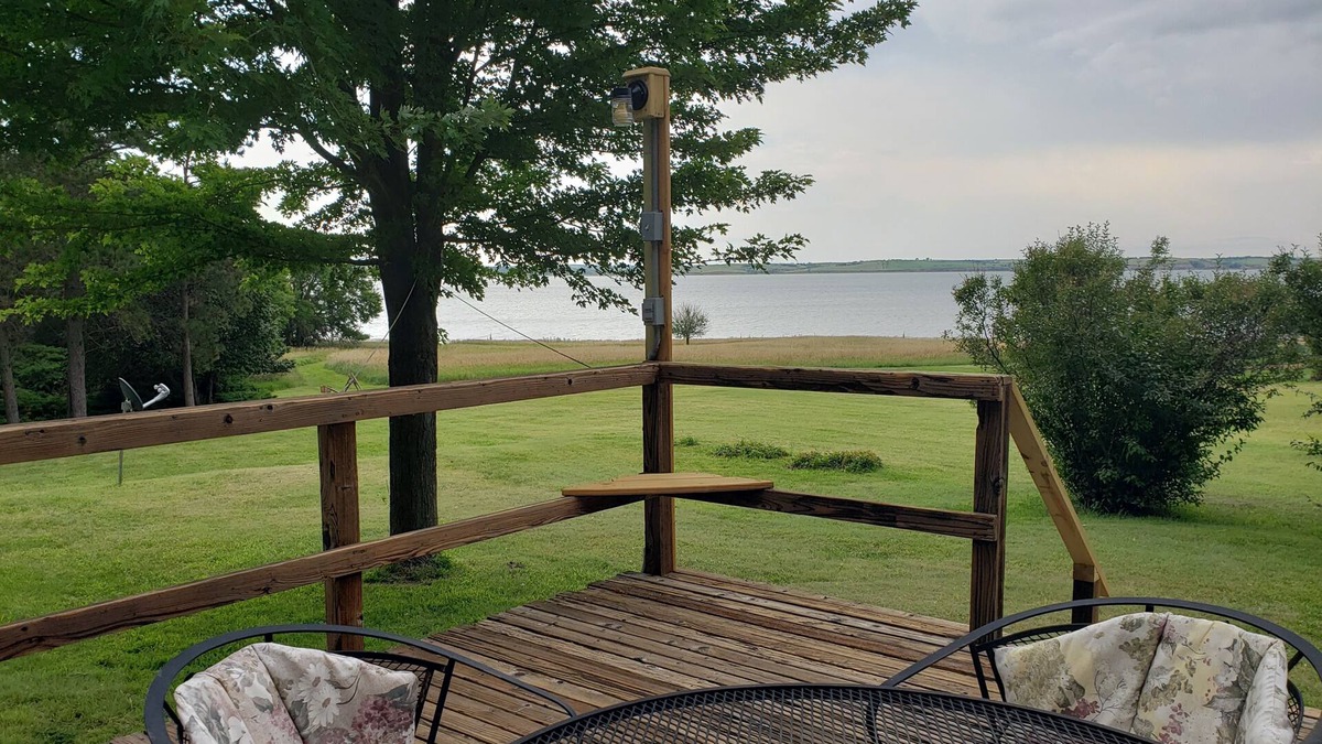 Republican City Cabin | Harlan County Lake - Lakeside Cabin