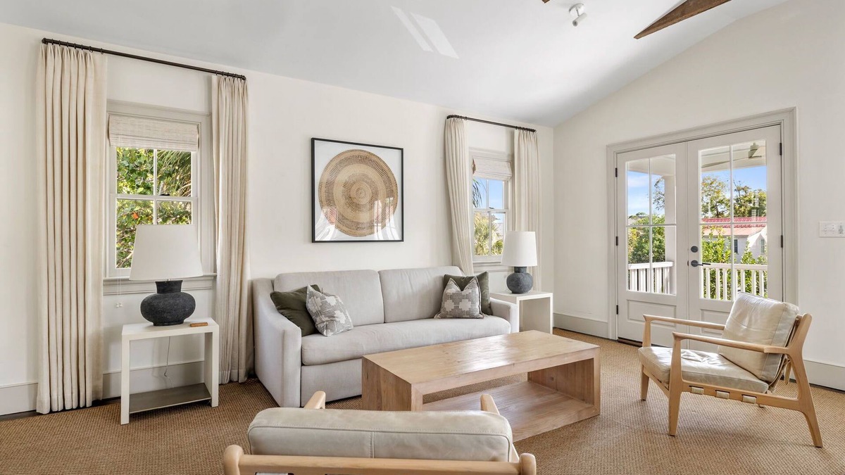 Cannonborough Elliotborough House | Harleston House | Sleeps 17 | Multi-Unit Rental