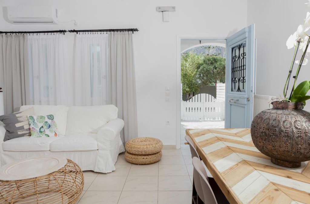 Kamari Apartment | Harmonia House
