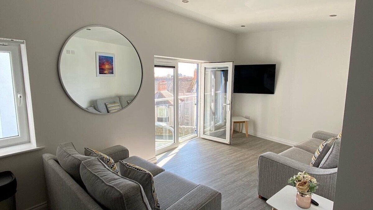 Plymouth Apartment | Harmony Court by Pureserviced