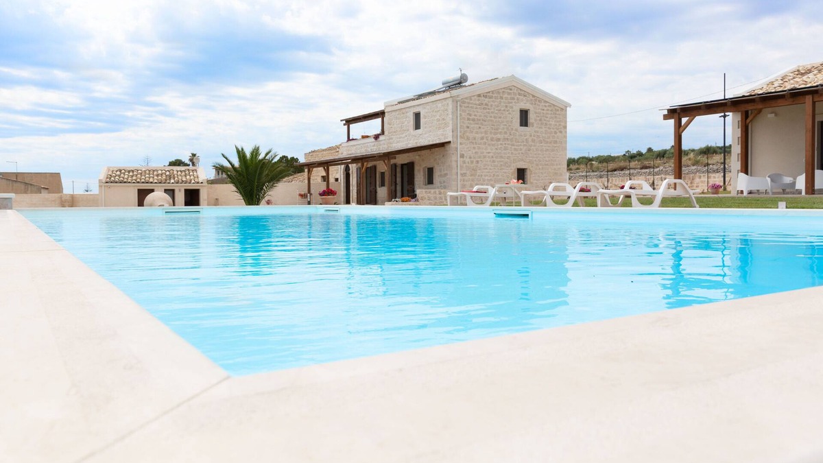 Donnalucata Villa | Harmony, Emotion of Barone house, villa with pool, sea view, free wifi