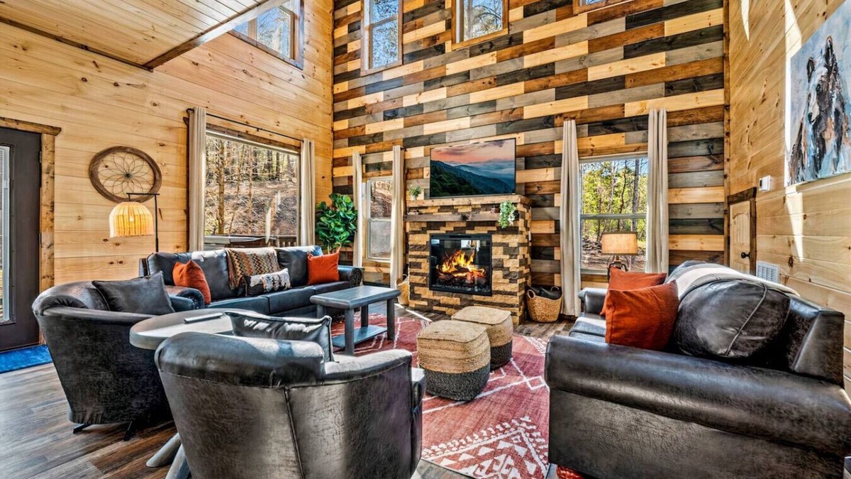 Sevierville Cabin | Harold's Hideaway: Luxe Cabin w/Privacy! Hot Tub* Fireplace + Firepit