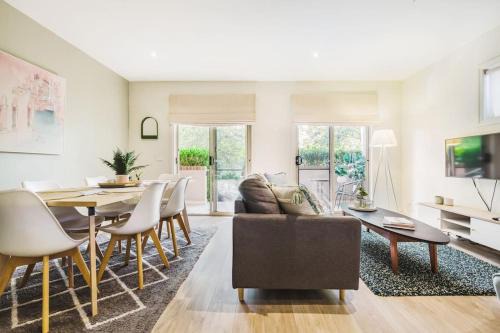 Kew Apartment | Harp Haven - Contemporary in Suburban Tree lined Kew