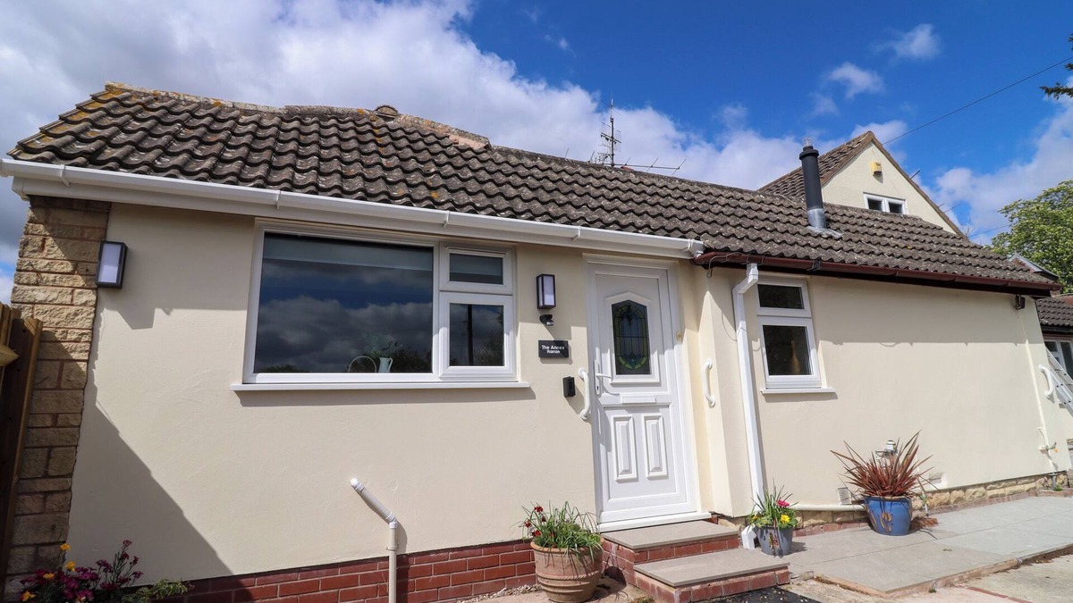 Peopleton Cottage | HARRAN ANNEX, pet friendly, with open fire in Peopleton