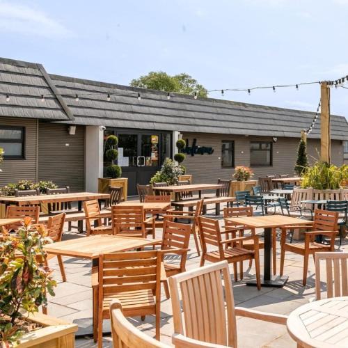 Wigton House | Harriet's Haven - Endless Pool, Tennis, Sky TV