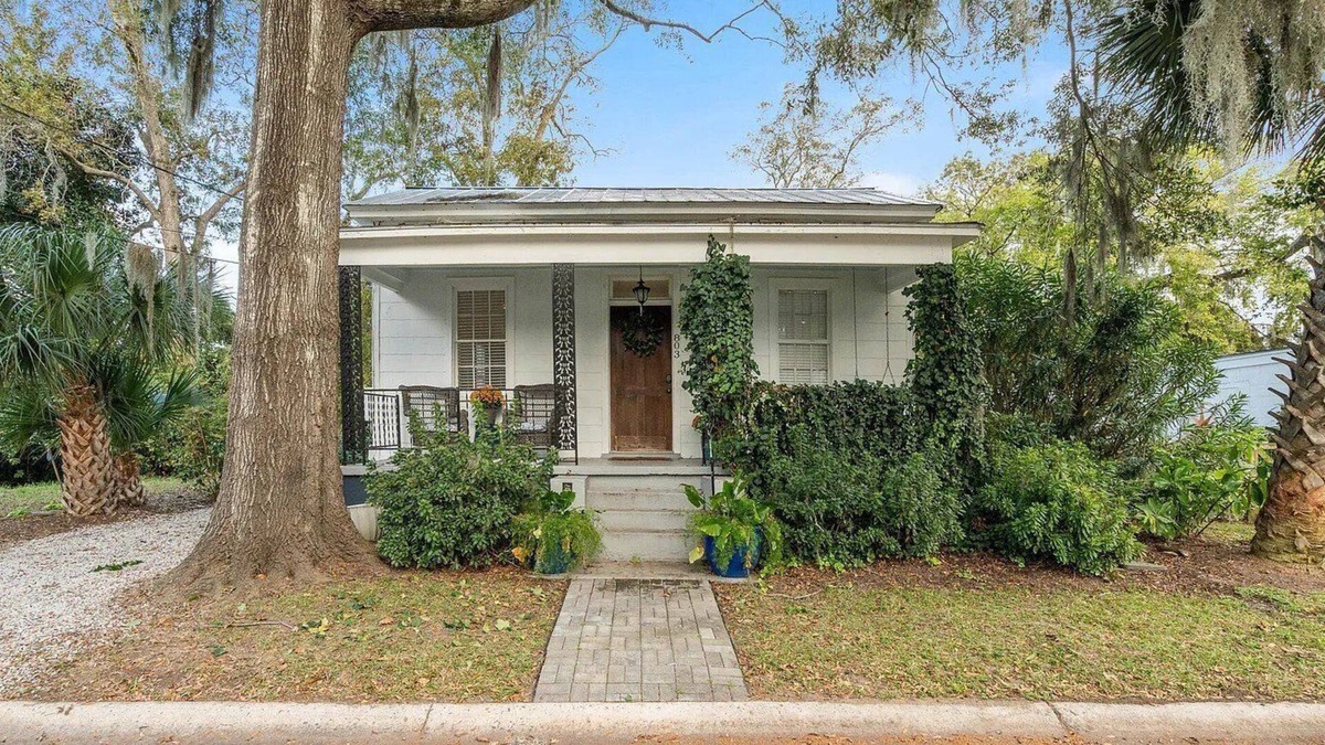 Northwest Quadrant House | Harrington House- Short Walk to Downtown