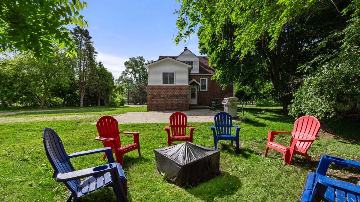 Harrison Apartment | Harrison Twp 3BR | Sleeps 9 & Ample Boat Parking
