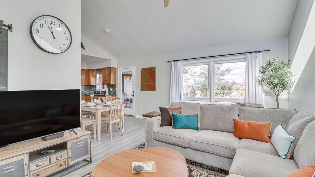 Harrisonburg House | Harrisonburg Home w/Deck - 2 Mi to JMU!