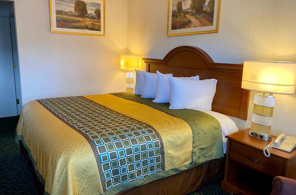 Harrisonville Hotel | Harrisonville Inn & Suites