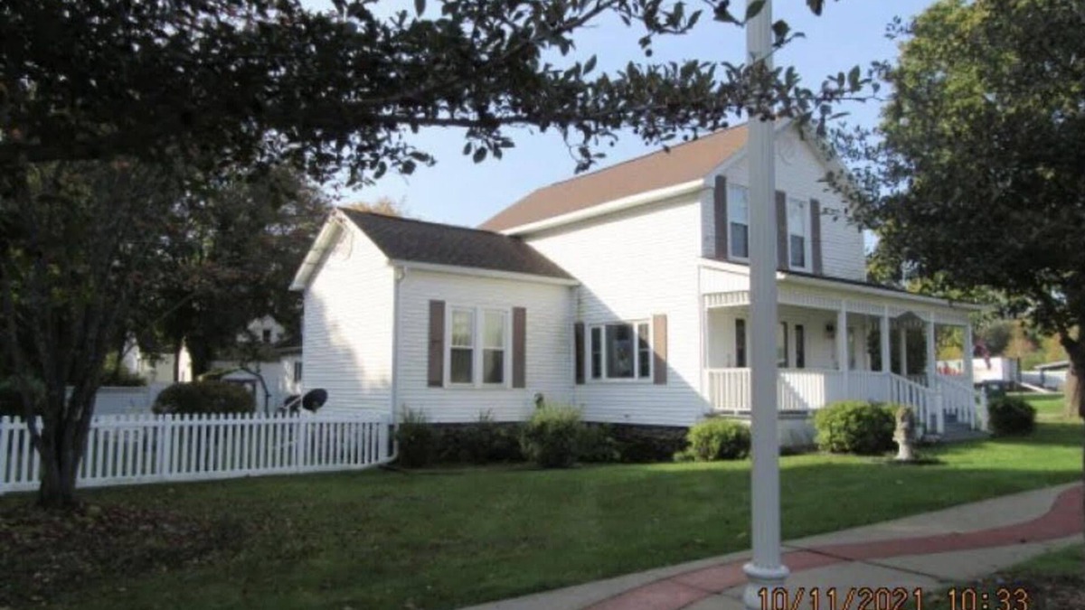 Harrisville House | Harrisville, in town 4 bedroom/2 bath 1888 family home w/wrap-around porch