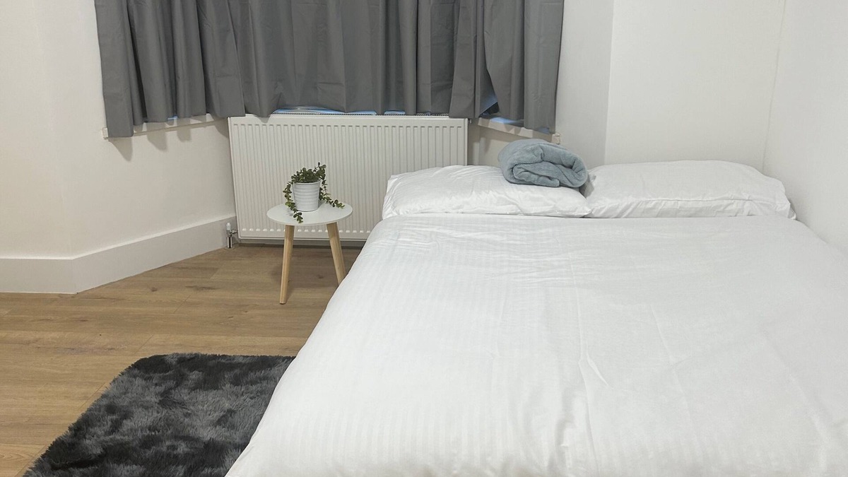 Marlborough House | Harrow Haven - Sleeps 5 & Free parking