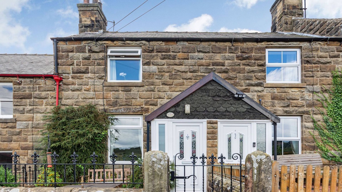 Glaisdale Cottage | HART COTTAGE, pet friendly, character holiday cottage in Glaisdale