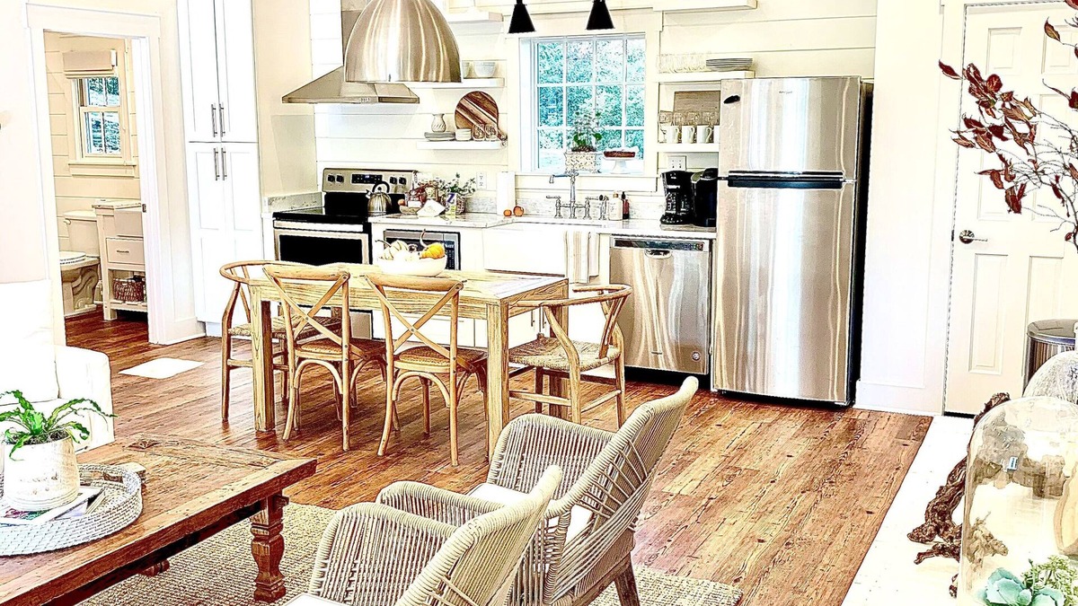 Oxford Cottage | Hart❤️Cottage, Well-Appointed Luxury Guest Cottage 1.4 Miles to Oxford Square!