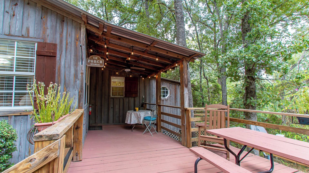 Nacogdoches Cabin | Harts Landing - A cozy forest getaway for friends & family at Stag Leap Cabins!